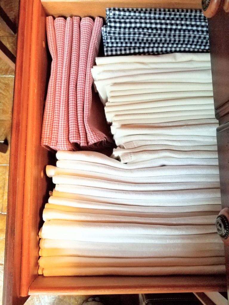 Organizing napkins